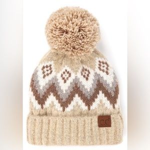 CC Beanie - Pom top and lined on the inside. (Nwt)